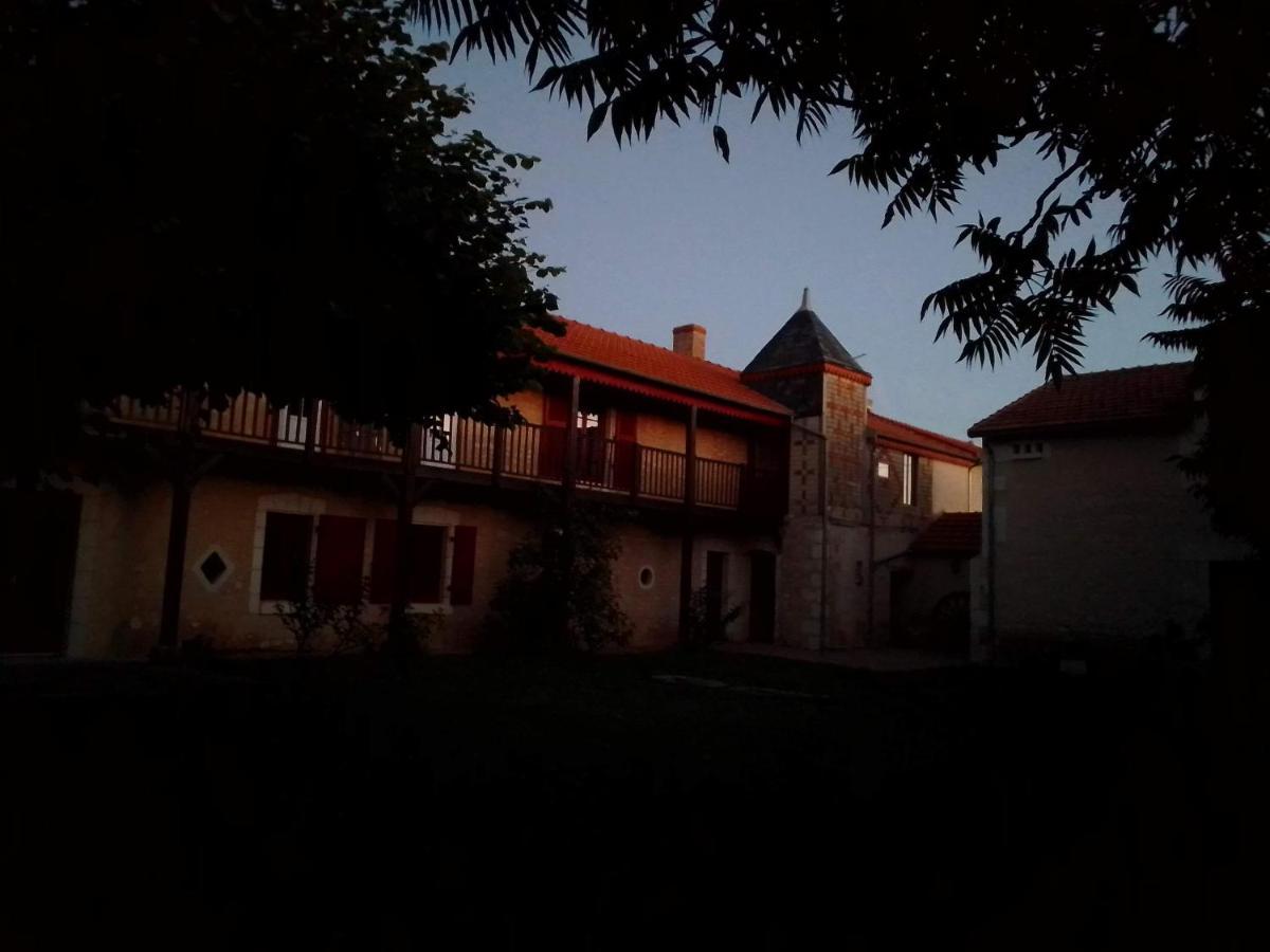 Villa Au Repos Des Elfes Braye-sous-Faye Exterior foto